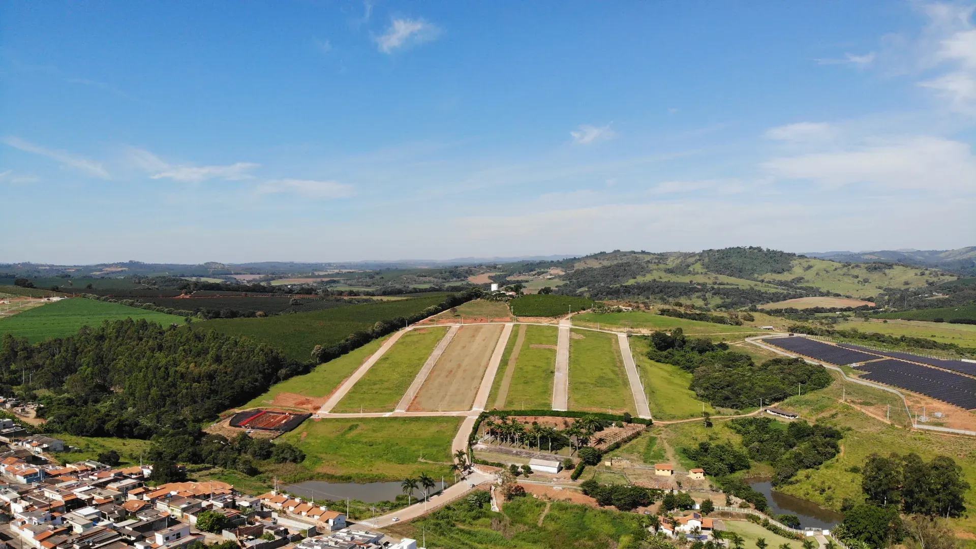 Aérea do Jardim Natália mostrando as vias do loteamento e a malha urbana de Nepomuceno