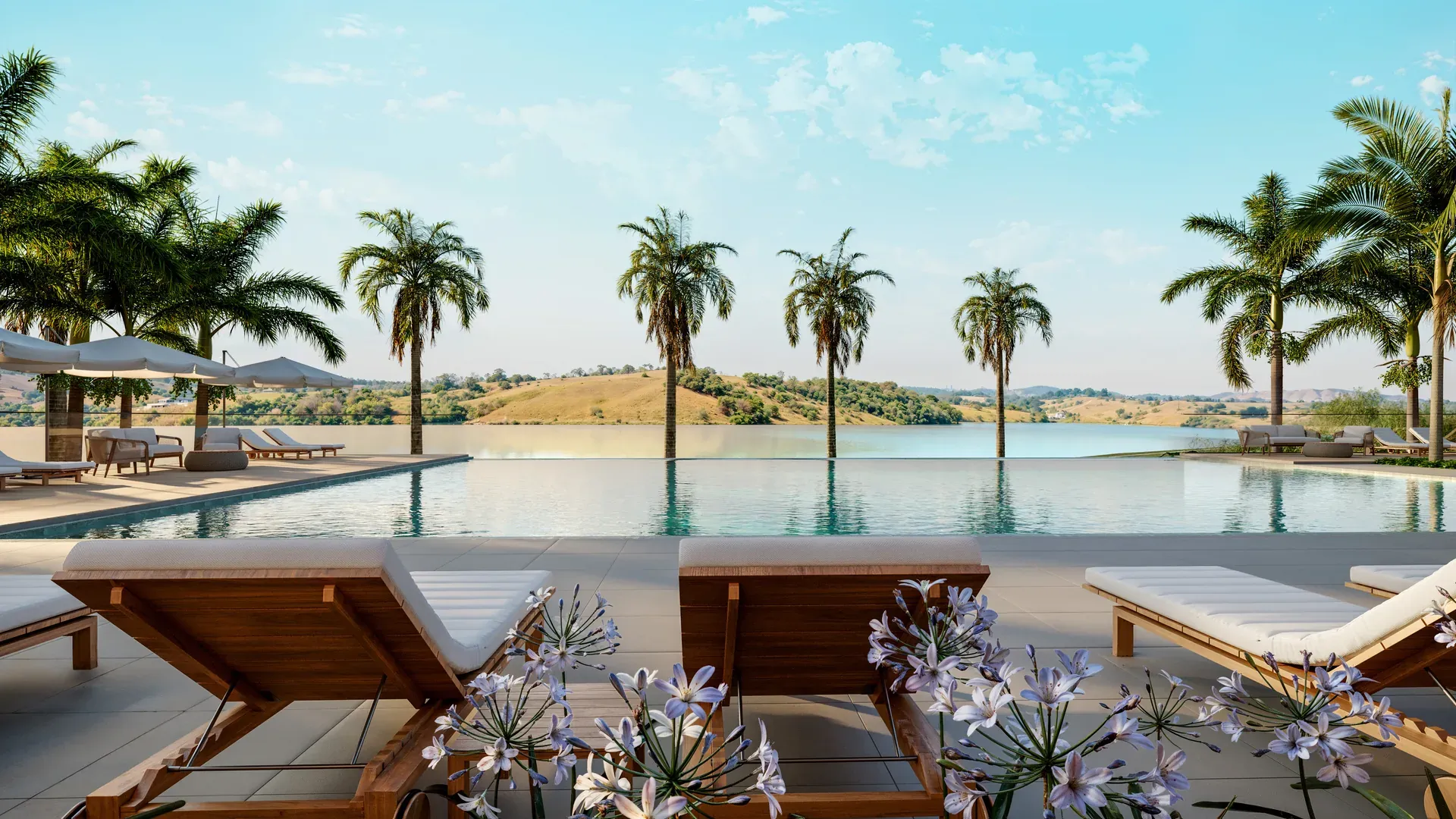 Piscina de borda infinita do Real Club com vista para o Lago do Funil