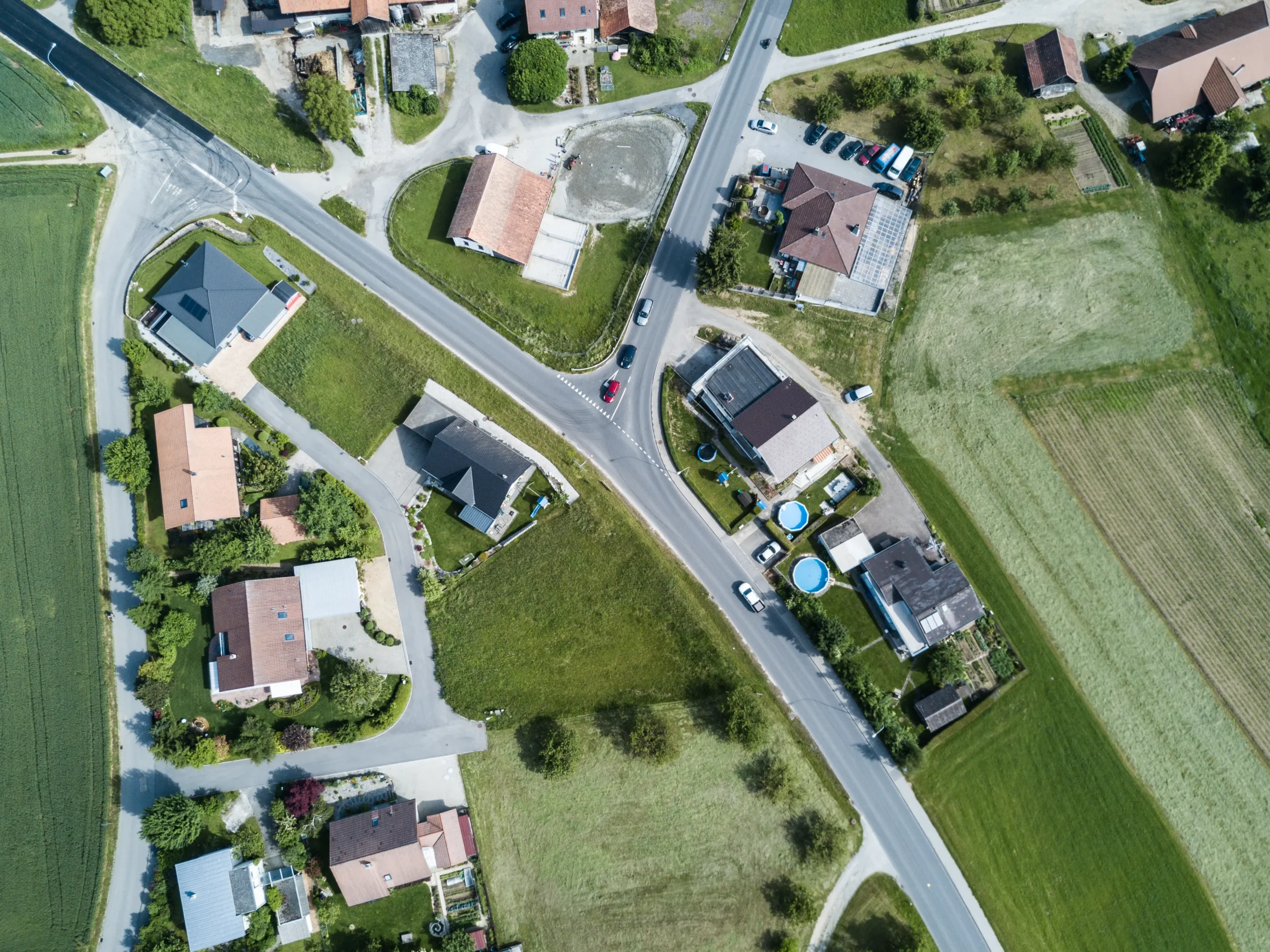 Bairro planejado em Cana Verde (MG): o que muda na prática para quem busca a primeira moradia (infra + rotina + tranquilidade)